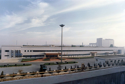 1995年5月30日，山推與日本小松株式會社合資成立小松山推工程機械有限公司