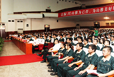 作為推動企業(yè)加快發(fā)展三大平臺之一的人力資源管理提升工作，將是當前和今后一段時期山推股份人力資源管理的首要任務(wù)。