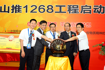2011年山推信息化建設(shè)有三件大事：ERP、PDM、呼叫中心，其中ERP為核心，PDM是基礎(chǔ)，呼叫中心為方式之一。